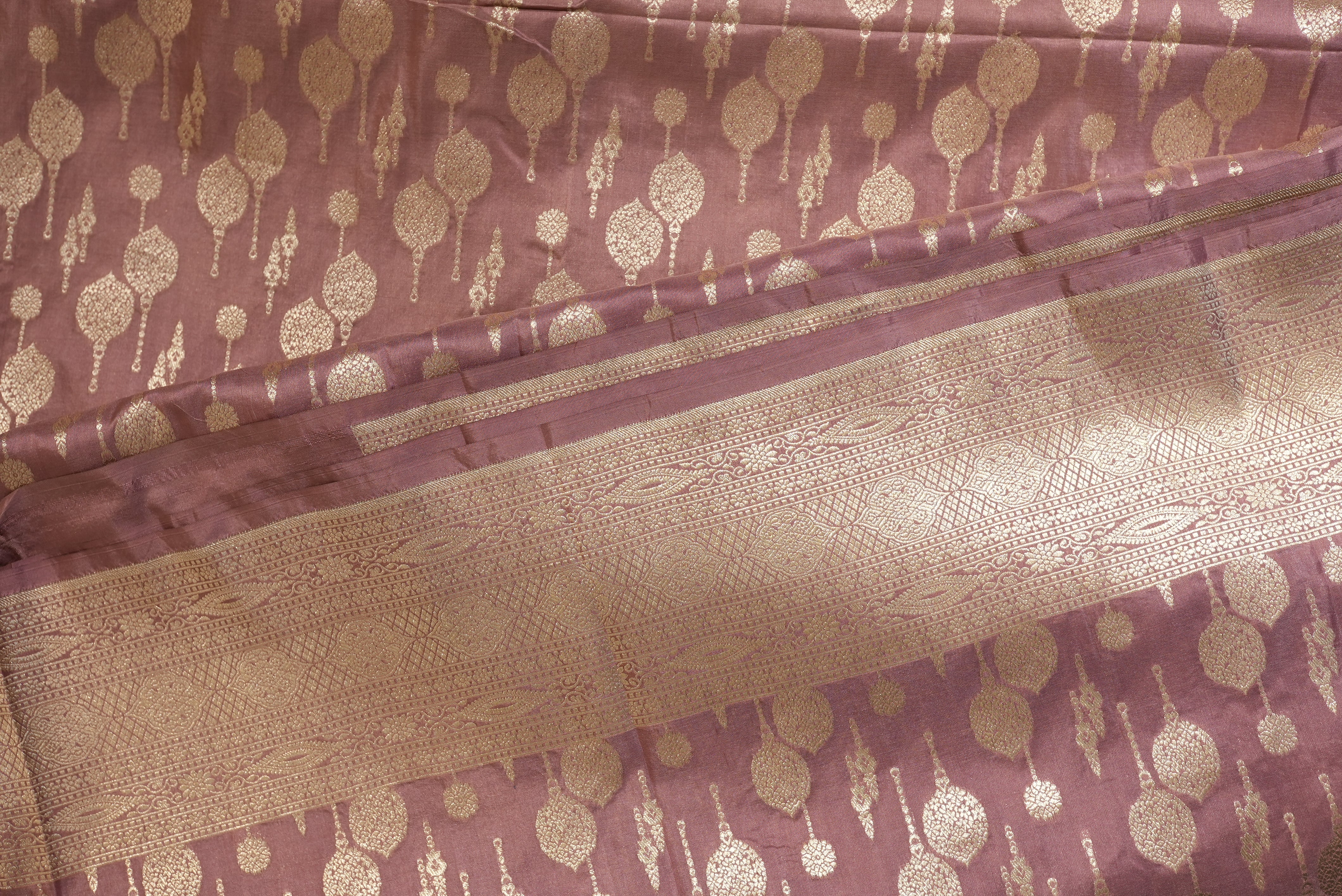 Peach banarasi saree with champagne gold zari boarder and motifs