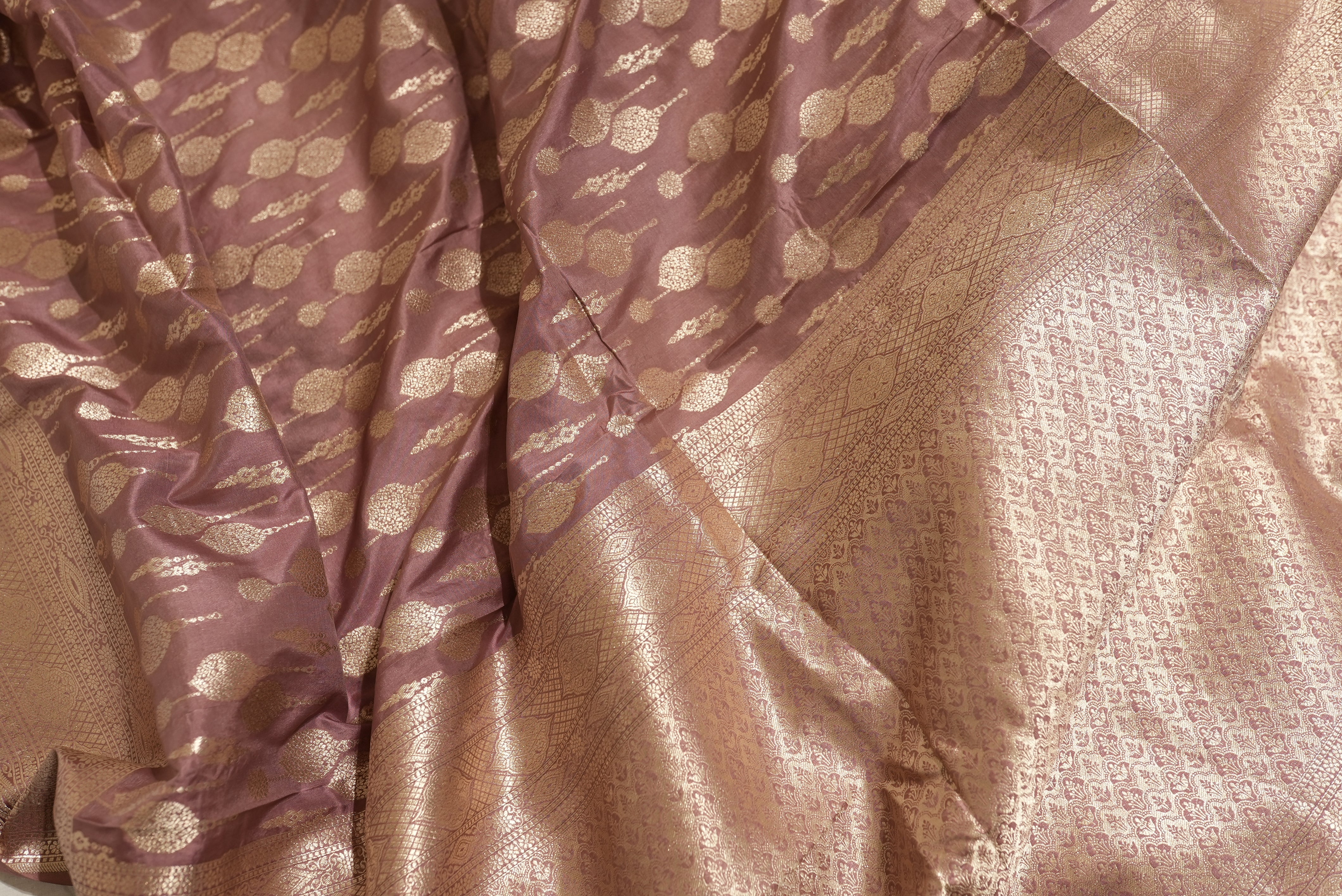 Peach banarasi saree with champagne gold zari boarder and motifs